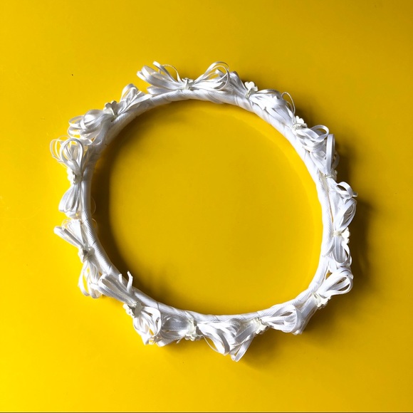 Beautiful white flower hair piece for girls 🤍😇 - Picture 3 of 3